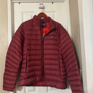 Size XL. Color is oxide red Patagonia women’s down sweater  jacket Puffer  new